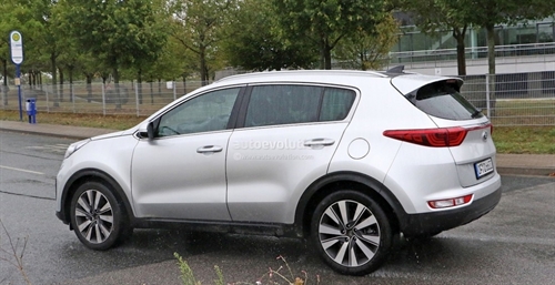 11361-1440920492-so-vseh-storon-svezhie-foto-novogo-kia-sportage_143844_b