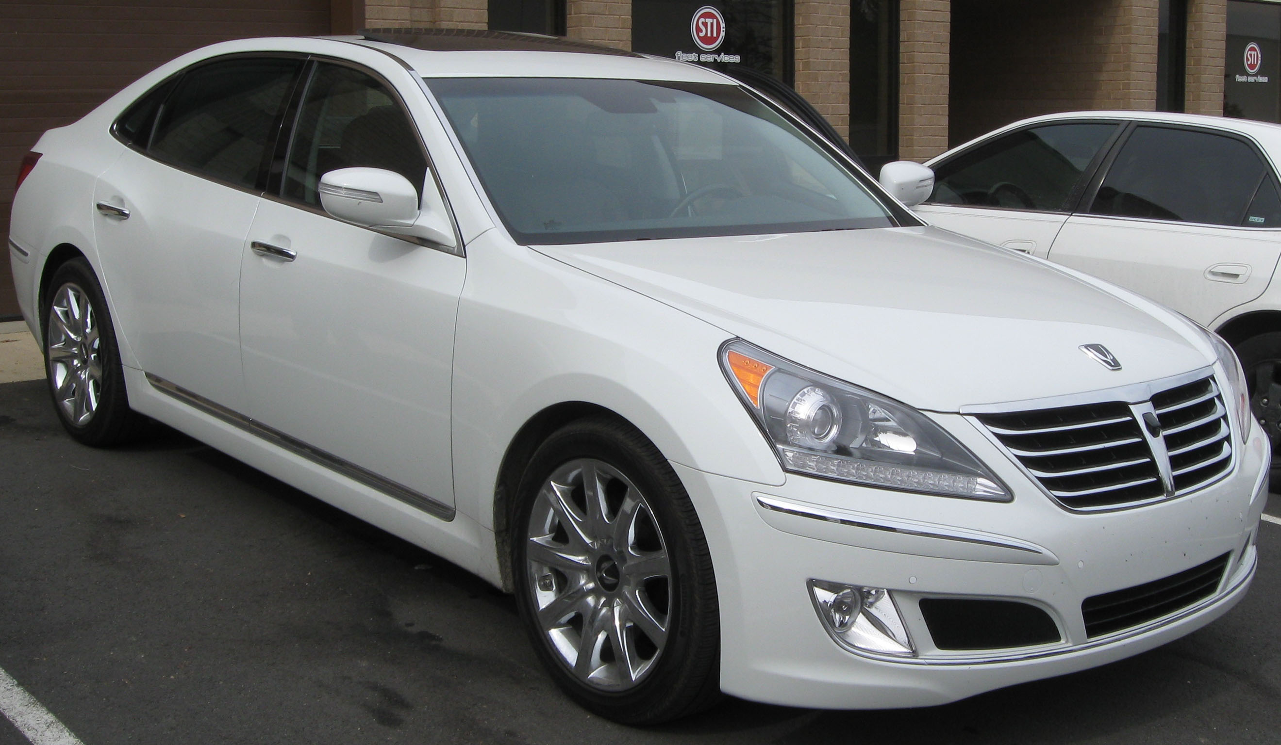 Hyundai equus drive2