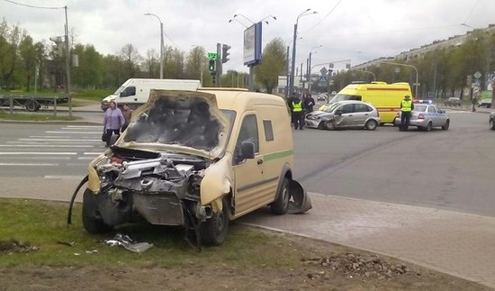 Инкассаторская машина попала в дтп